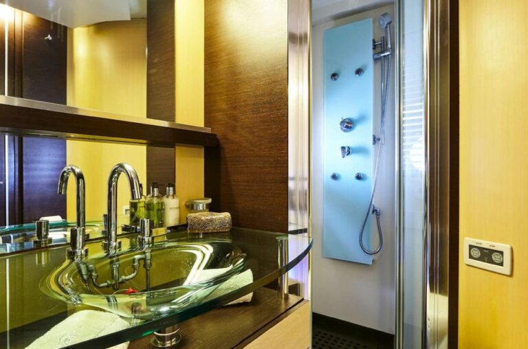 Twin Suite Ensuite