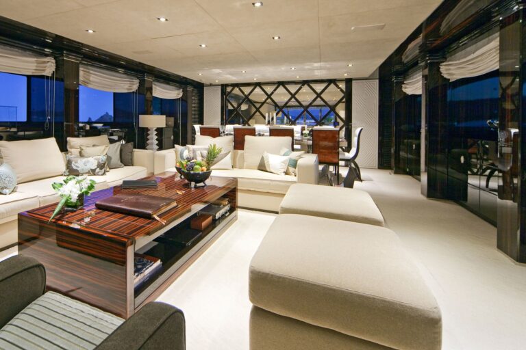Premier Saloon Aboard Yacht MANIFIQ