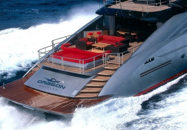 Swimming Landing On Yacht DRAGON