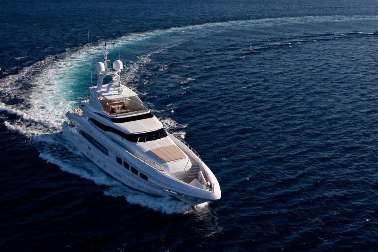 Changing Course: Yacht MANIFIQ's Cruising Captured