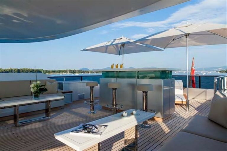 Life On Yacht POLLY