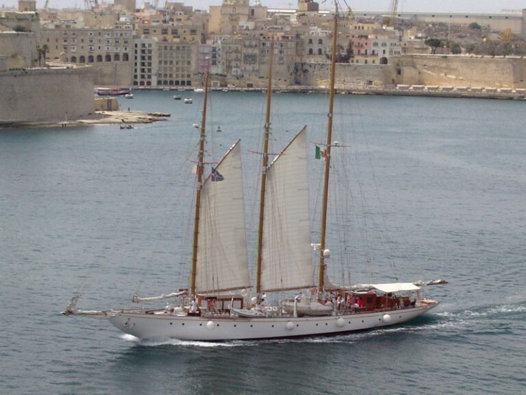 The 42m Yacht CROCE DEL SUD