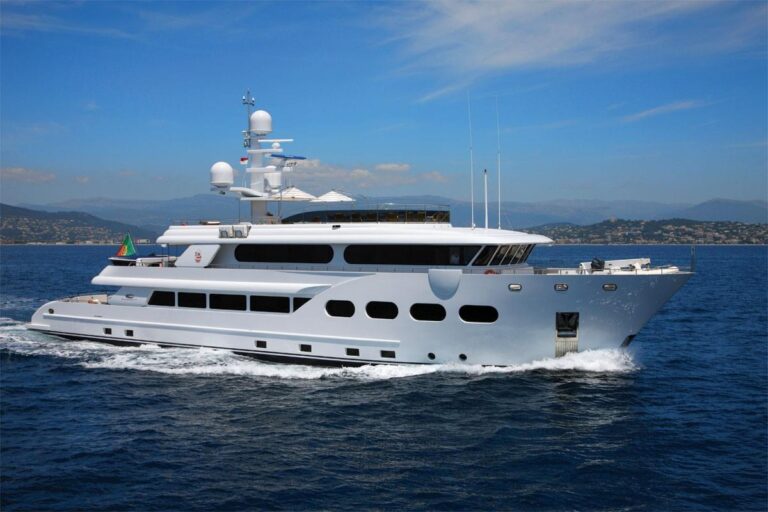43m BARON TRENCK - Cruising