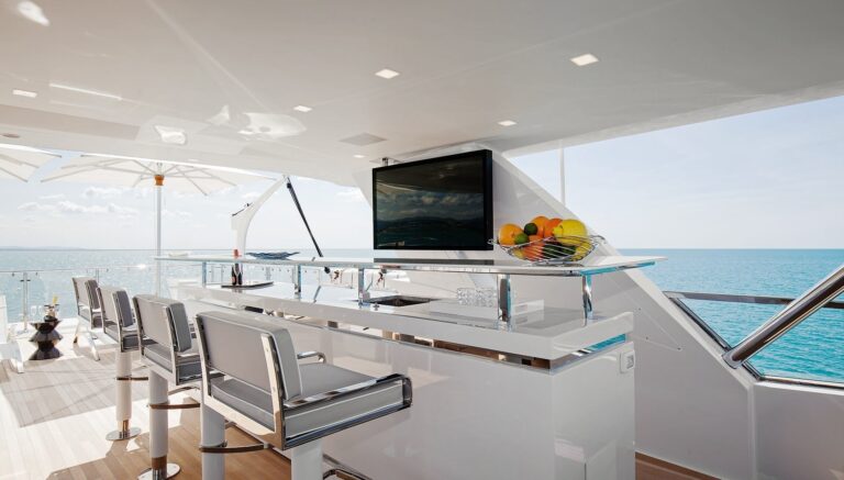 bar on the sun deck