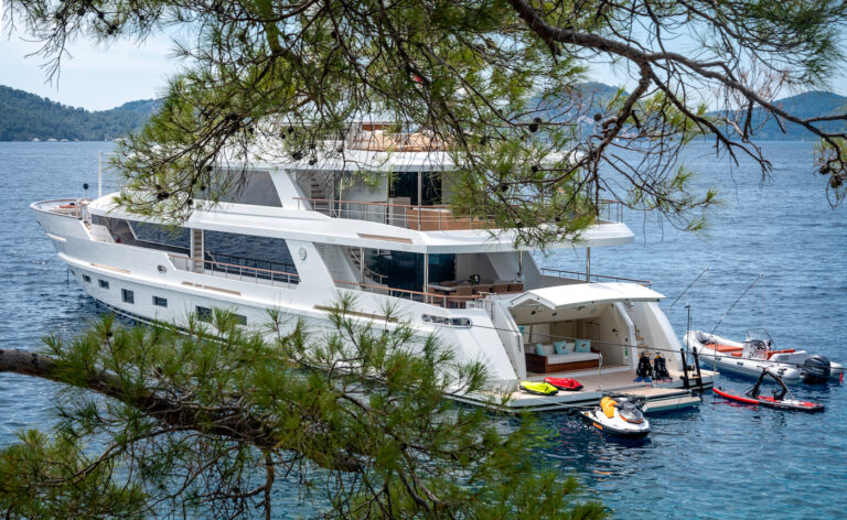 43m Superyacht Sunrise