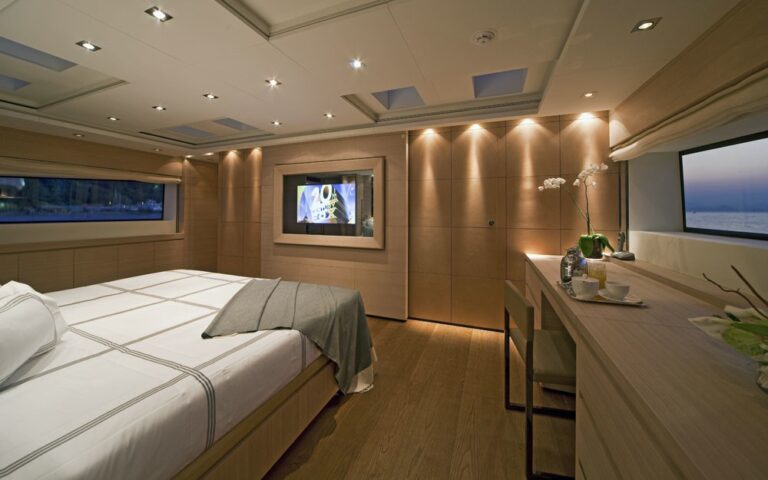 The 44m Yacht FAN TOO