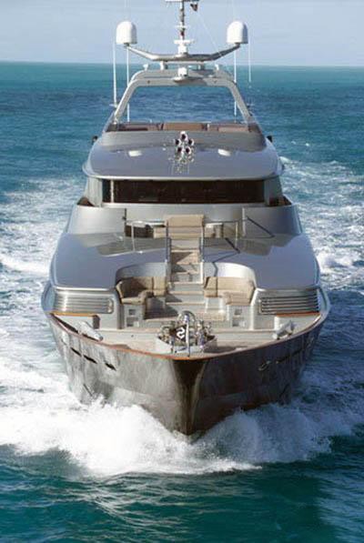 Ship's Bow: Yacht SILVER DREAM's Cruising Image