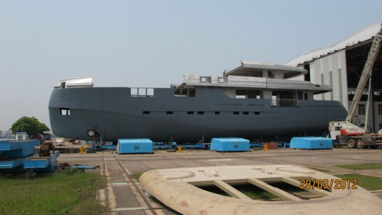 44m superyacht Green Voyager 144