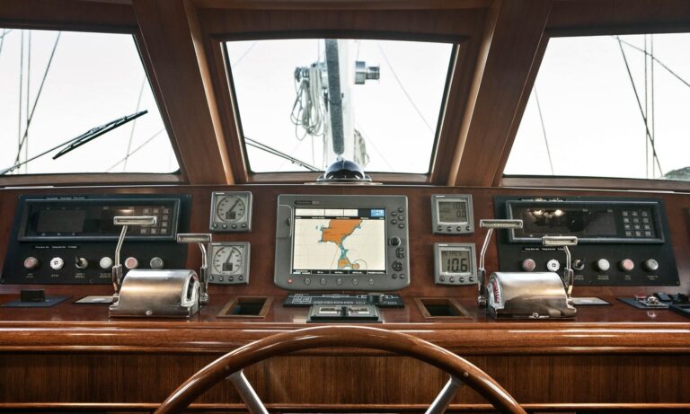Helm: Yacht AIGLON's Bridgedeck Image