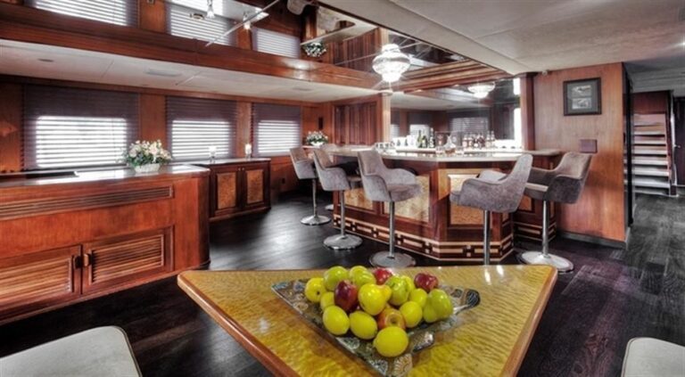 The 46m Yacht AGA 6