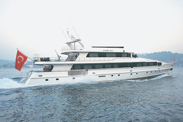 Profile Aspect On Yacht GOLDEN HEAD