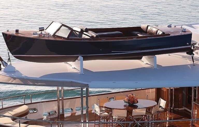 Fantail Profile Aspect On Yacht SYCARA IV
