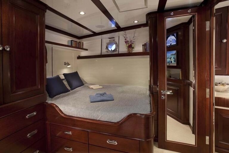 Cabin On Yacht SYCARA IV