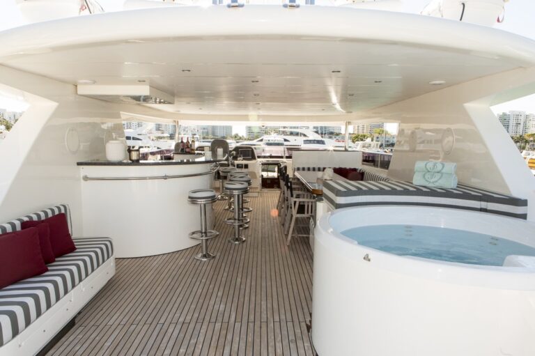 Charter yacht JULIA DOROTHY