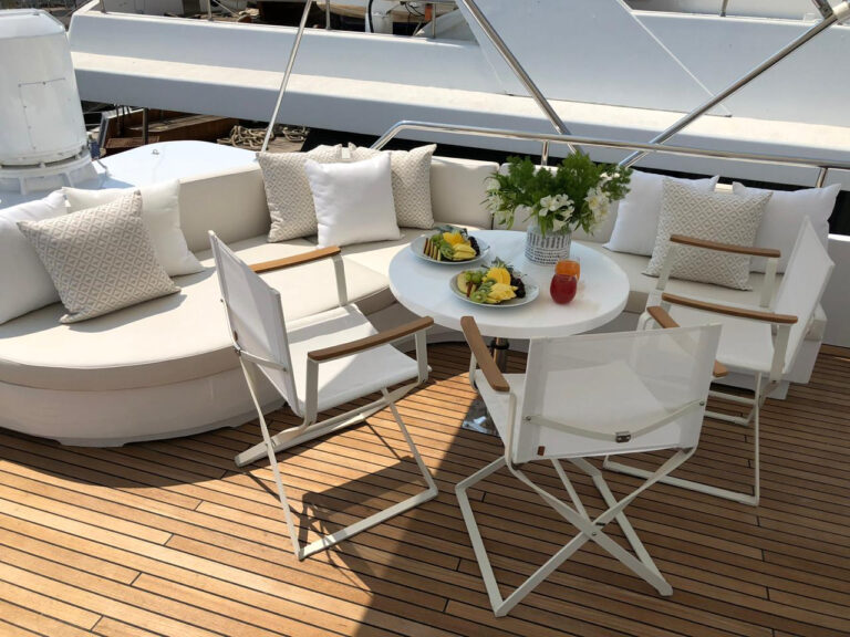 Upper deck seating