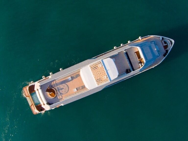 The 47m Yacht DESERT ROSE I