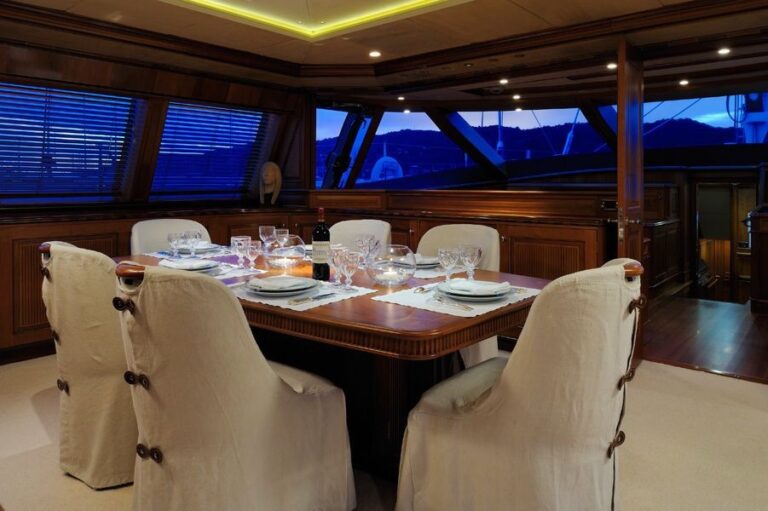 Eating/dining Furniture On Board Yacht DRUMBEAT