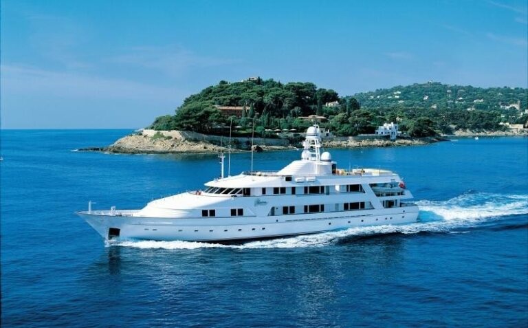 Cruising On Yacht PASSION