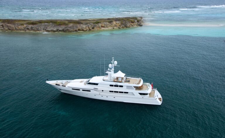 The 53m Yacht TE MANU