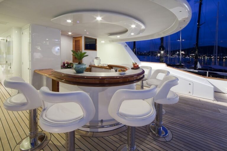 The 54m Yacht HUNTRESS II