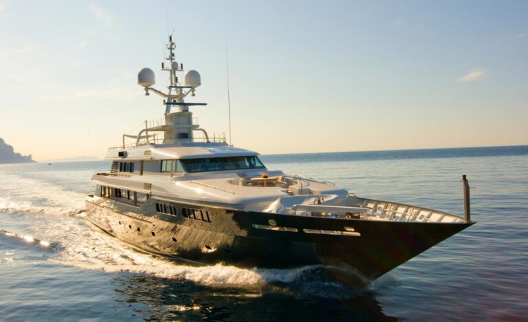 Sunset Dusk: Yacht MARIU's Cruising Image