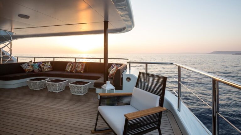 aft deck seating