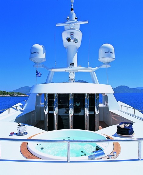 Sun Deck: Yacht INSIGNIA's Jacuzzi Pool Image