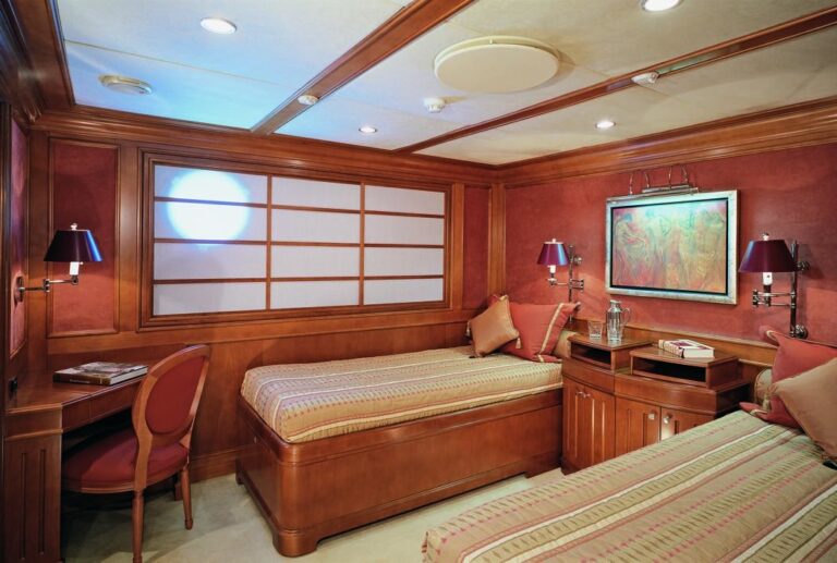 Twin Bed Cabin On Yacht INSIGNIA