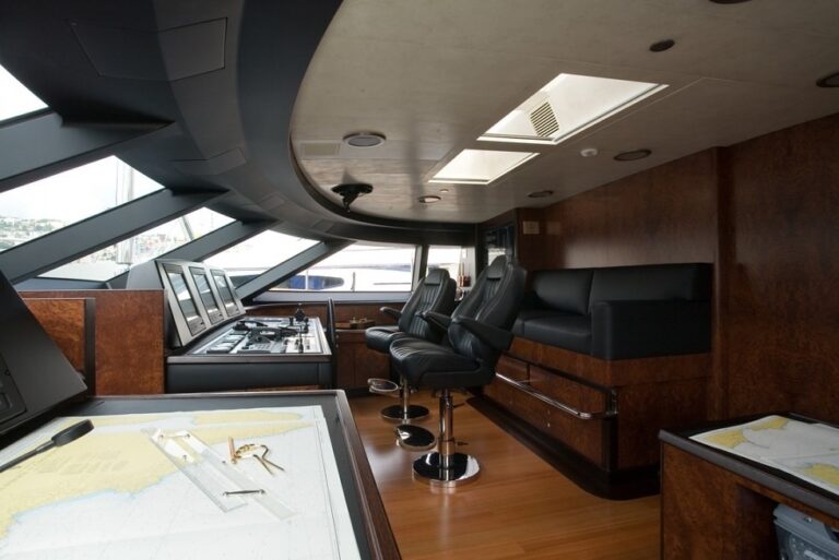 Daytime: Yacht SELENE's Bridgedeck Image