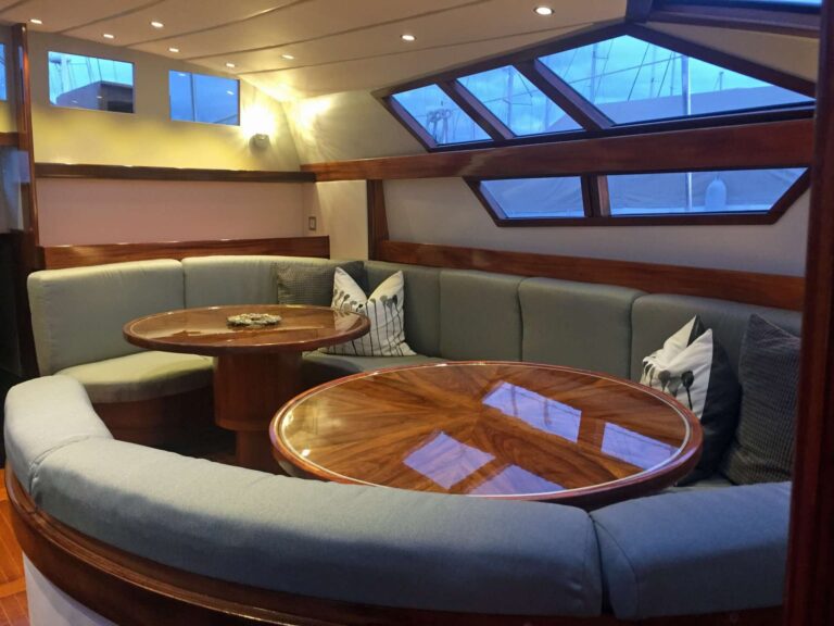 Salon dining