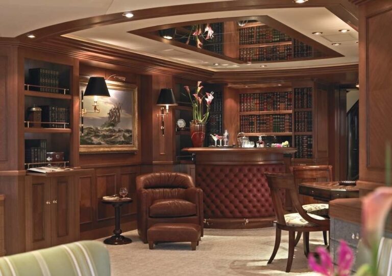 Sky-lounge On Board Yacht BLUE MOON