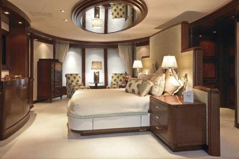 Guest's Cabin On Yacht BLUE MOON