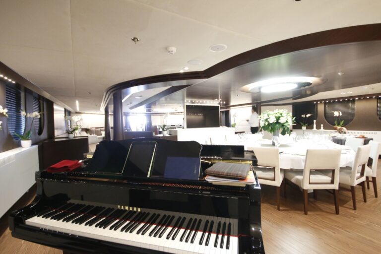 The 60m Yacht KATINA