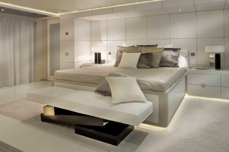 Berth: Yacht LIGHT HOLIC's Main Master Cabin Pictured