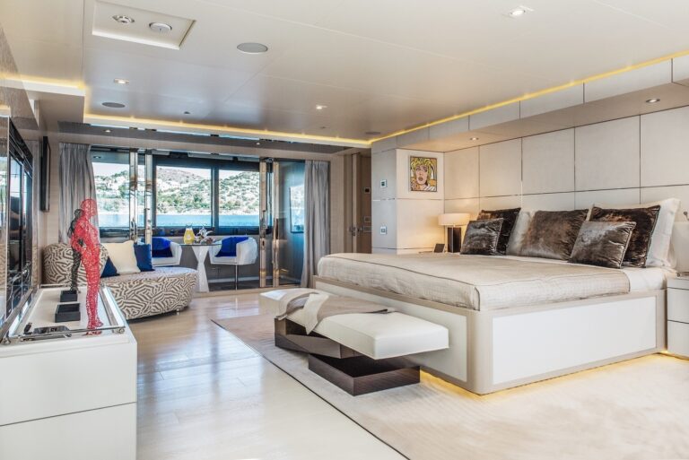 The 60m Yacht LIGHT HOLIC