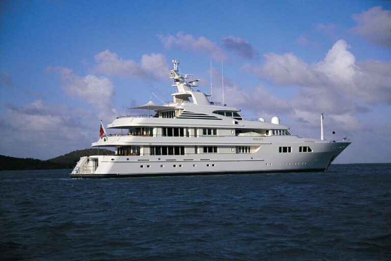 Overview Aboard Yacht PARAFFIN