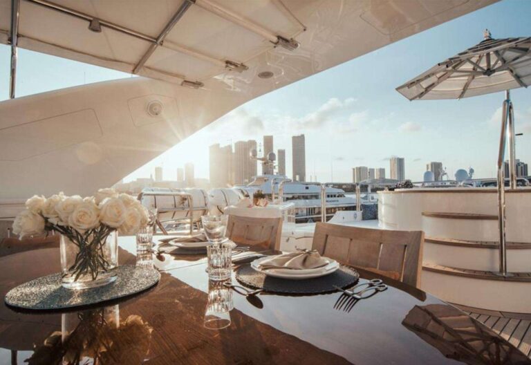 Sundeck dining