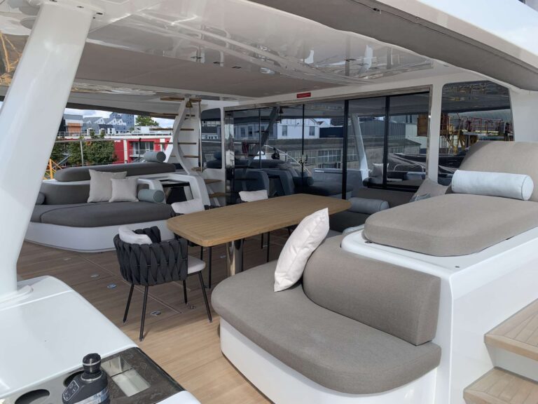 Aft deck sun pads