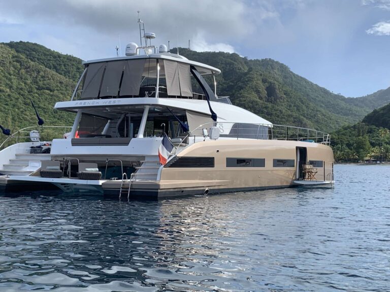 Motor catamaran FRENCHWEST