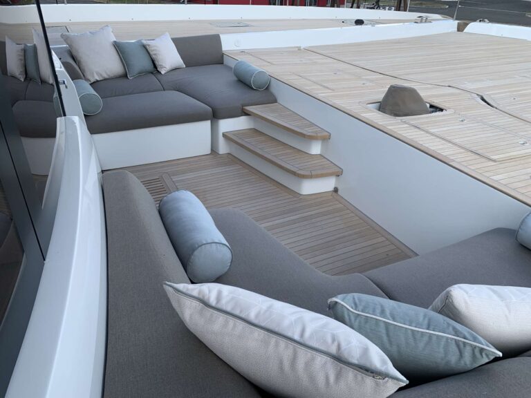 Foredeck seating