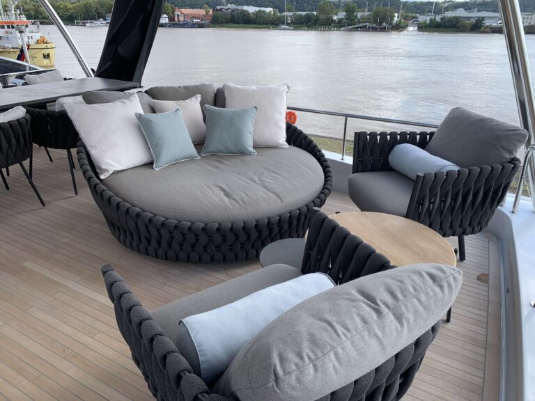 Upper deck