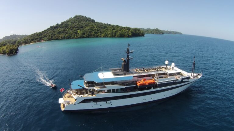 The 68m Yacht VARIETY VOYAGER