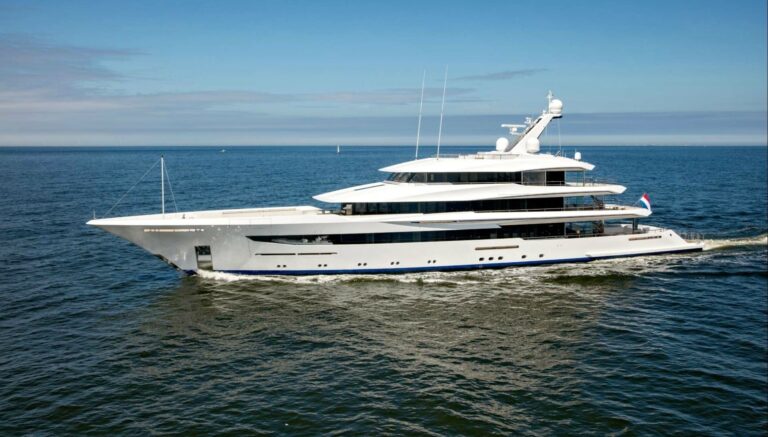 The 70m Yacht JOY