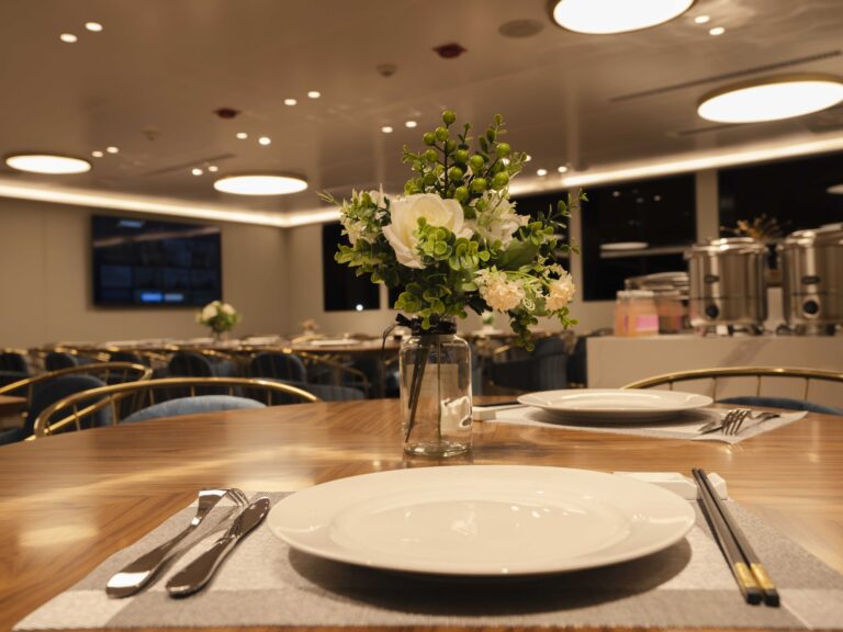 Restaurant table setting