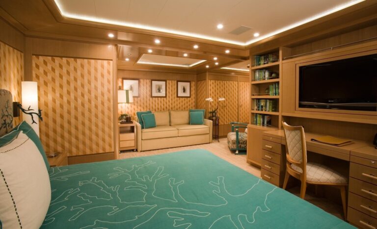 Double Sized Cabin On Yacht ALFA NERO