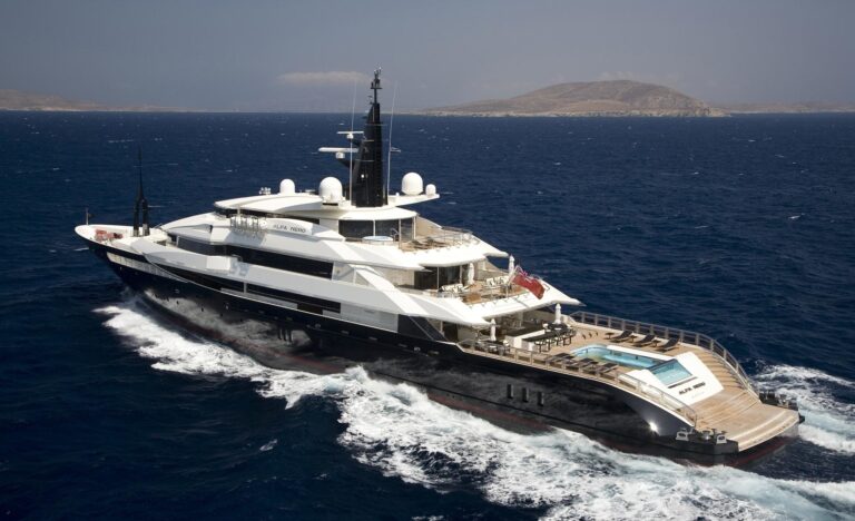 Aft Aspect: Yacht ALFA NERO's Cruising Image