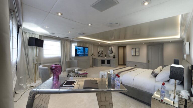 The 86m Yacht CHAKRA