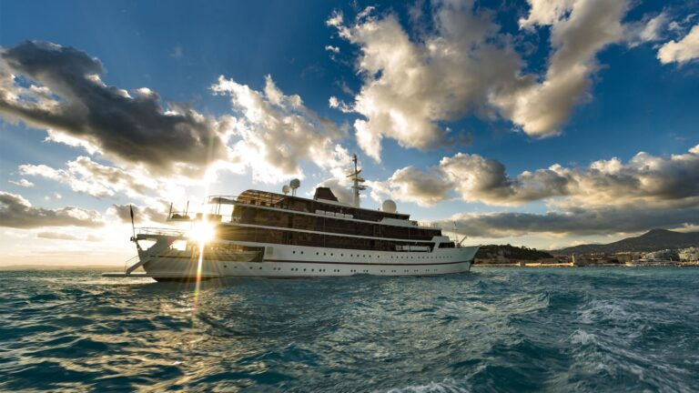 The 86m Yacht CHAKRA
