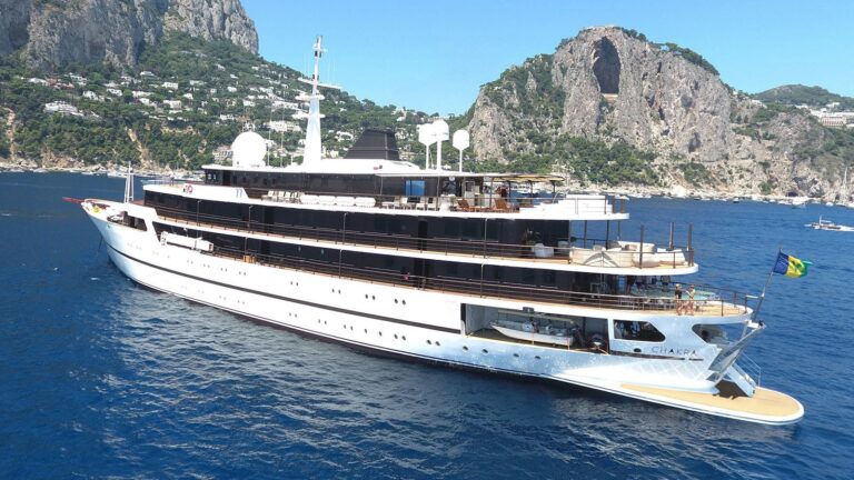 The 86m Yacht CHAKRA