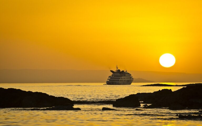 The 90m Yacht DUBAWI